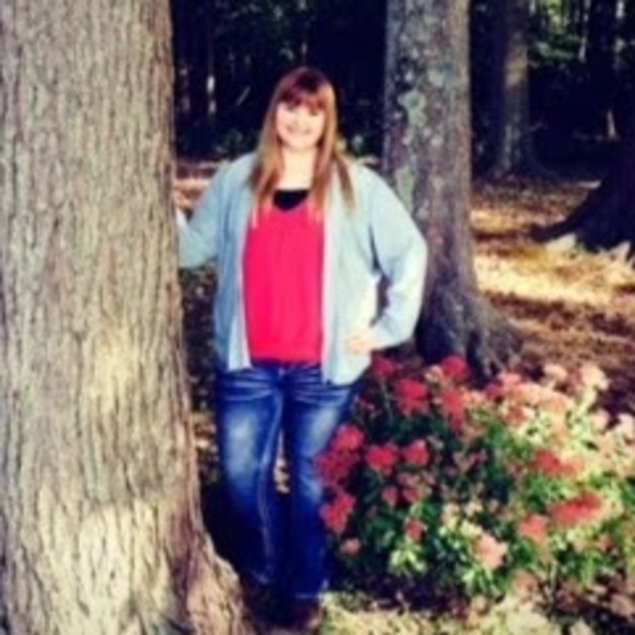 Meet your Posher, Kayla - Picture 1 of 1